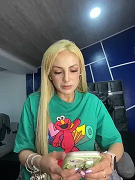 Snapshot of alicev_kitty chatting on March 2025 01:03:02 PM alicev kitty online show from March 2025 01:03:02 PM