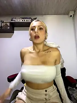 Snapshot of alicev_kitty chatting on November 2025 12:49:02 PM alicev kitty online show from November 2025 12:49:02 PM