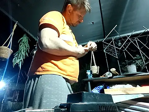 Snapshot of brbrrbrbrb chatting on April 2026 07:44:02 PM brbrrbrbrb online show from April 2026 07:44:02 PM