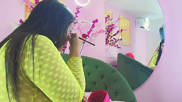 almendraevans online show from November 2025 12:26:01 PM