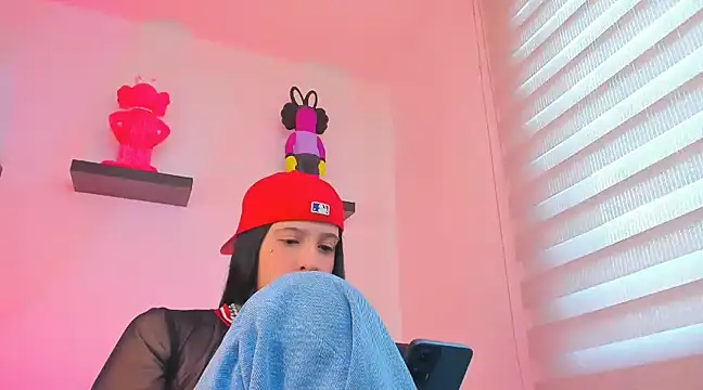 Gangster Girl online show from December 2024 01:49:01 PM