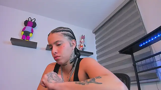 Gangster Girl online show from November 2025 02:43:02 PM