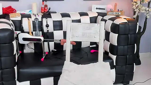 Snapshot of SARAFOXX_ chatting on December 2024 08:55:02 PM SARAFOXX online show from December 2024 08:55:02 PM