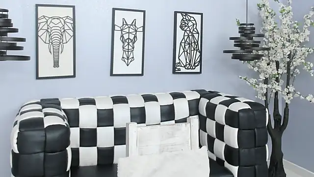 Snapshot of SARAFOXX_ chatting on January 2025 11:43:02 AM SARAFOXX online show from January 2025 11:43:02 AM