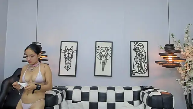 Snapshot of SARAFOXX_ chatting on February 2025 11:43:02 AM SARAFOXX online show from February 2025 11:43:02 AM