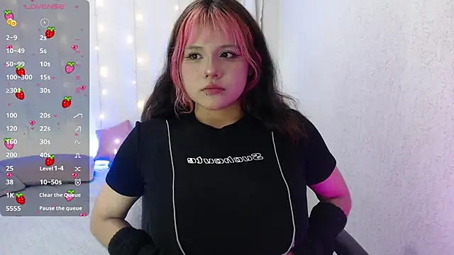 Snapshot of mixie_cute chatting on December 2024 09:49:02 PM mixie cute online show from December 2024 09:49:02 PM