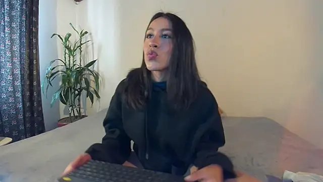 EmiGomez  online show from February 2025 07:16:01 PM