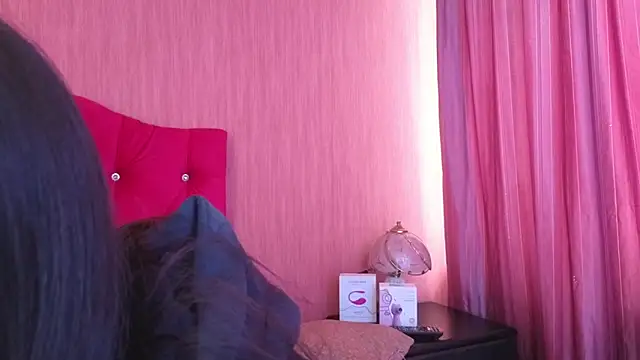 EmiGomez  online show from November 2025 01:01:02 PM