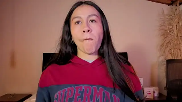 EmiGomez  online show from May 2026 01:46:01 AM