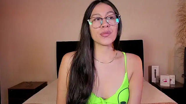 EmiGomez  online show from May 2026 01:52:01 PM