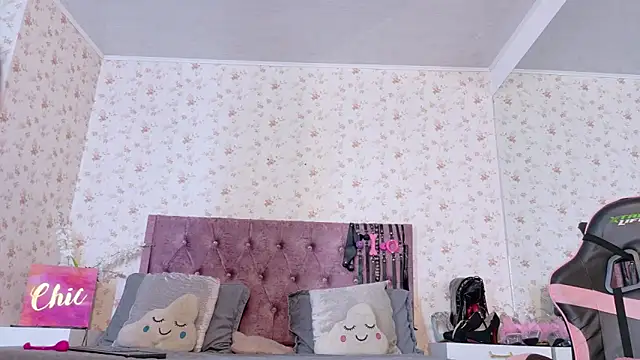 AvrillThomas online show from September 2025 02:44:01 PM