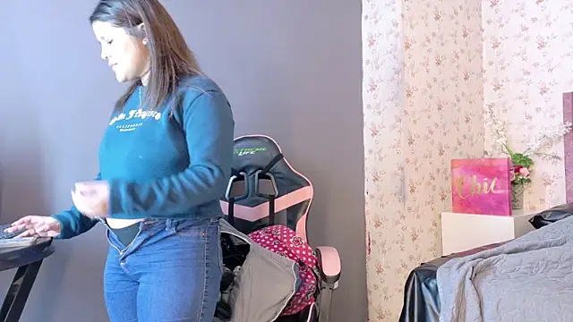 AvrillThomas online show from October 2025 03:34:01 PM