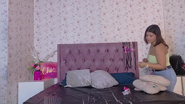 AvrillThomas online show from January 2026 07:08:01 PM