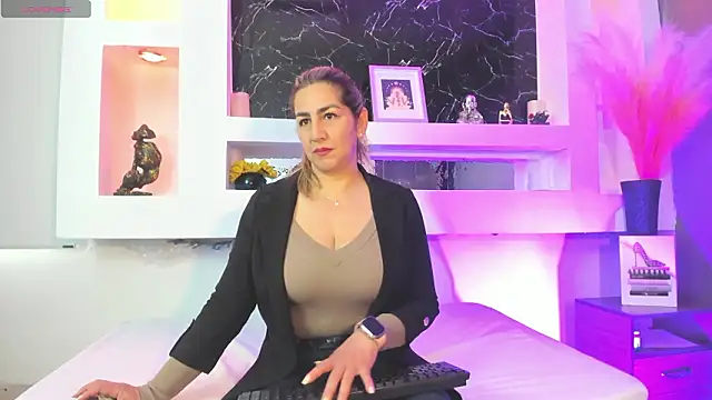 Snapshot of Cinthya_mjs chatting on February 2026 01:08:02 PM Cinthya mjs online show from February 2026 01:08:02 PM