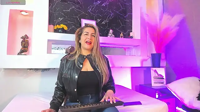Snapshot of Cinthya_mjs chatting on March 2026 12:01:01 PM Cinthya mjs online show from March 2026 12:01:01 PM