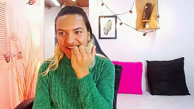 Snapshot of aslyhernandez_7 chatting on January 2025 11:51:02 AM aslyhernandez 7 online show from January 2025 11:51:02 AM