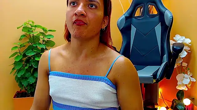 Snapshot of aslyhernandez_7 chatting on February 2025 09:58:02 PM aslyhernandez 7 online show from February 2025 09:58:02 PM