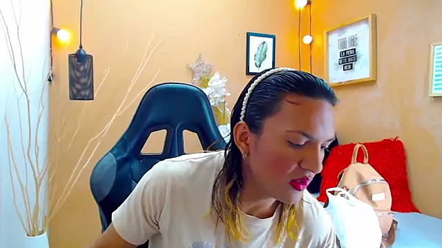 Snapshot of aslyhernandez_7 chatting on September 2025 12:17:02 PM aslyhernandez 7 online show from September 2025 12:17:02 PM