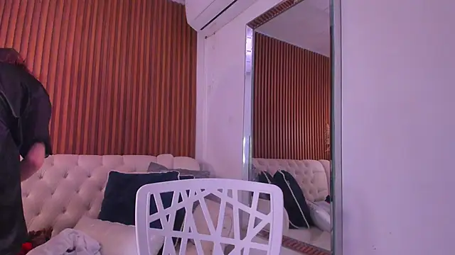 Snapshot of RosarioCruzz chatting on February 2026 04:50:01 PM RosarioCruzz online show from February 2026 04:50:01 PM