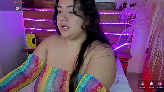 Snapshot of nadine_russo chatting on March 2026 01:33:02 AM nadine russo online show from March 2026 01:33:02 AM