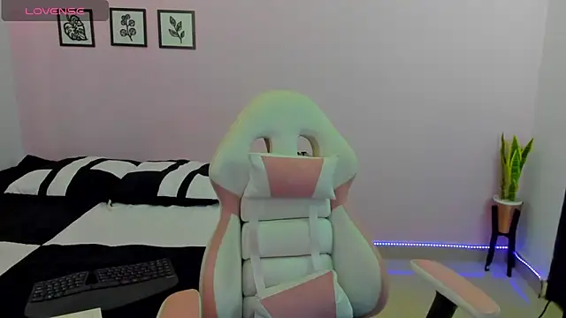 Snapshot of sophie_pazz chatting on March 2026 10:36:02 PM sophie pazz online show from March 2026 10:36:02 PM