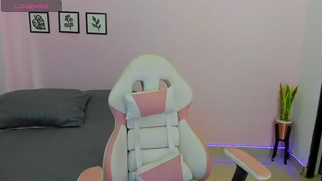 Snapshot of sophie_pazz chatting on March 2026 04:43:01 PM sophie pazz online show from March 2026 04:43:01 PM