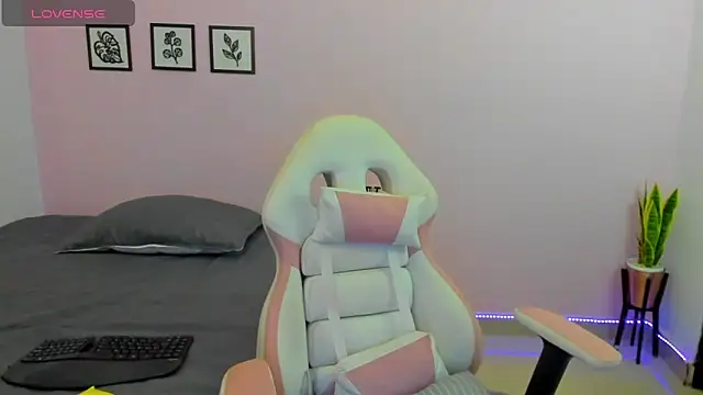 Snapshot of sophie_pazz chatting on March 2026 10:42:01 PM sophie pazz online show from March 2026 10:42:01 PM