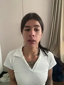 Snapshot of daniigarcia chatting on April 2026 10:13:02 PM daniigarcia online show from April 2026 10:13:02 PM