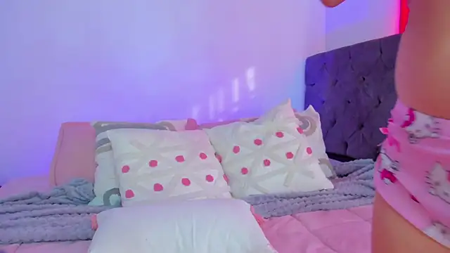 Snapshot of shaina_vasquez chatting on April 2026 09:39:33 PM shaina vasquez online show from April 2026 09:39:33 PM