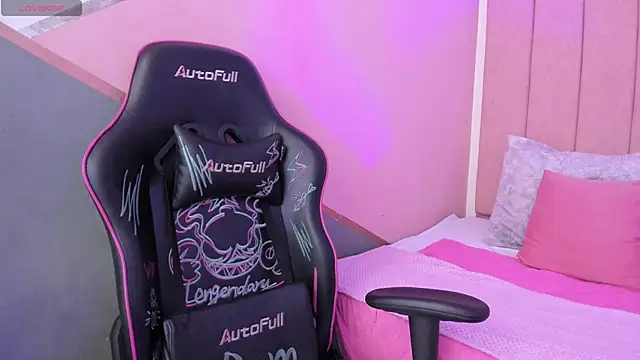 lilith noahh online show from December 2024 04:15:02 AM