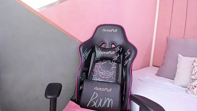 lilith noahh online show from January 2025 04:12:01 AM