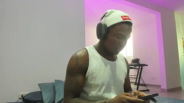 Troykhalil online show from December 2025 09:09:02 PM