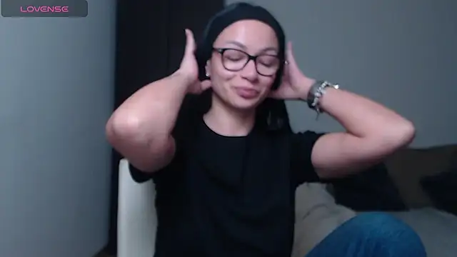 Snapshot of BabySerene chatting on April 2026 03:37:02 AM BabySerene online show from April 2026 03:37:02 AM