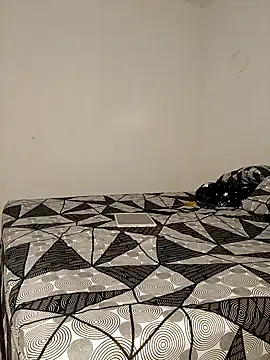 Snapshot of LEIRIS_Y_FRED_01 chatting on February 2025 11:25:02 PM LEIRIS Y FRED 01 online show from February 2025 11:25:02 PM