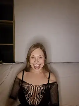 katiestevens online show from October 2025 08:38:02 PM