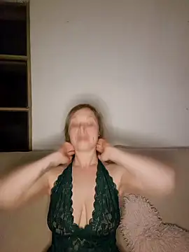 katiestevens online show from October 2025 08:40:02 PM