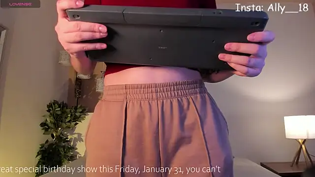 Snapshot of Ally_addams chatting on January 2025 03:36:02 AM Ally addams online show from January 2025 03:36:02 AM