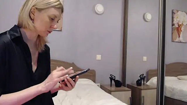 AvelinaLeoni online show from January 2025 06:41:02 AM