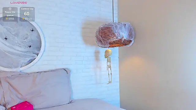 Snapshot of Elise_Diamond chatting on October 2025 11:27:02 PM Elise Diamond online show from October 2025 11:27:02 PM