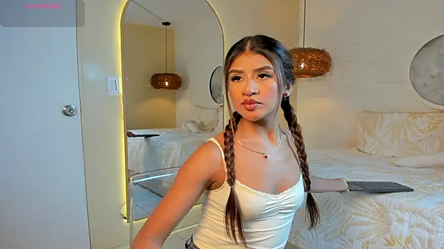 Snapshot of Elise_Diamond chatting on November 2025 10:10:02 PM Elise Diamond online show from November 2025 10:10:02 PM