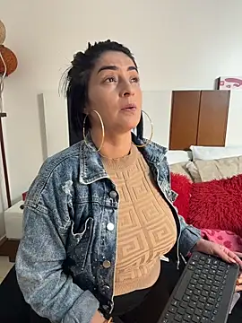 Snapshot of karenlennox1 chatting on April 2026 01:06:01 AM karenlennox1 online show from April 2026 01:06:01 AM