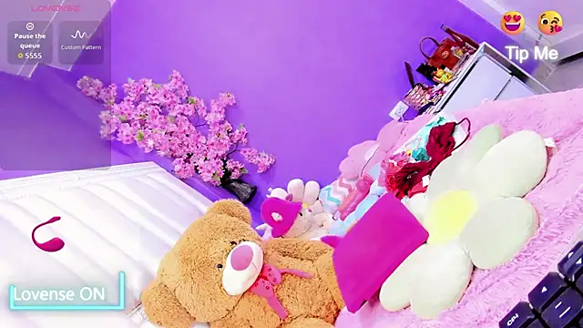 Catt Alexxa online show from October 2025 09:40:01 AM