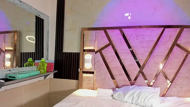 Snapshot of molly_sweetee chatting on December 2025 01:43:02 AM molly sweetee online show from December 2025 01:43:02 AM