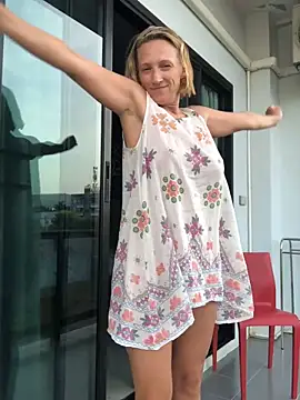 Snapshot of UmaTruewoman chatting on April 2026 12:27:01 AM UmaTruewoman online show from April 2026 12:27:01 AM