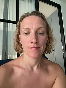 Snapshot of UmaTruewoman chatting on April 2026 12:22:02 AM UmaTruewoman online show from April 2026 12:22:02 AM