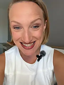 Snapshot of UmaTruewoman chatting on April 2026 03:48:02 AM UmaTruewoman online show from April 2026 03:48:02 AM