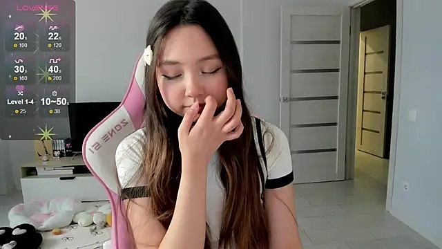 Snapshot of Fluffy_Rose chatting on May 2026 04:21:01 AM Fluffy Rose online show from May 2026 04:21:01 AM