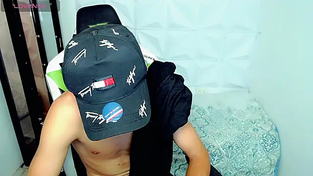 Snapshot of bby_santi chatting on December 2024 04:27:02 PM bby santi online show from December 2024 04:27:02 PM