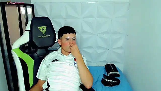 Snapshot of bby_santi chatting on December 2024 07:15:02 PM bby santi online show from December 2024 07:15:02 PM