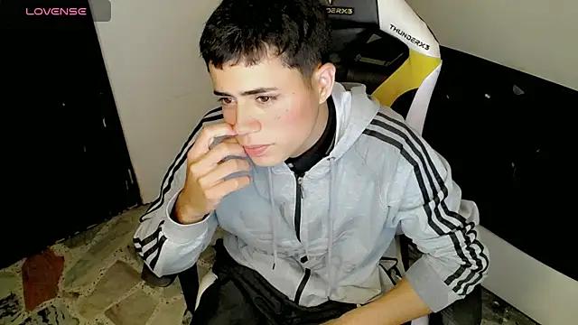 Snapshot of bby_santi chatting on October 2025 12:09:02 AM bby santi online show from October 2025 12:09:02 AM